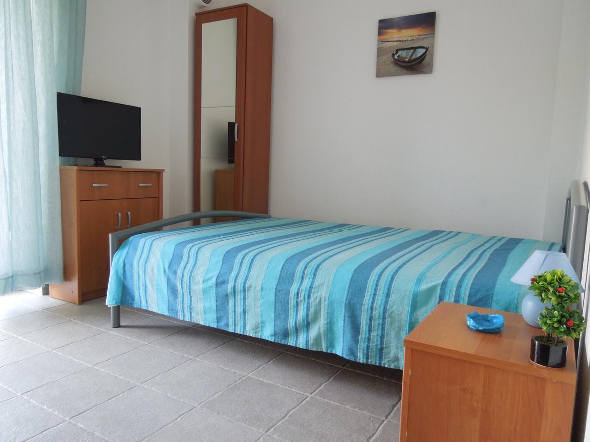 Sunshine Apartment Паралия Дионисиу Екстериор снимка
